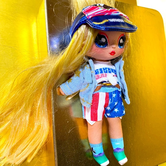 NA NA NA SURPRISE PATRIOTIC ERIKA FEATHERTON FASHION GLAM DOLL SRIES (2) 7.5” - Picture 8 of 14